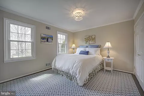 Bedroom - 9 Sunrise Ct, Potomac, MD 20854 photo 3 of 6