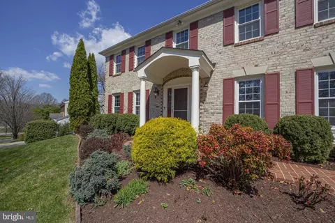 Exterior - 9 Sunrise Ct, Potomac, MD 20854 photo 2 of 6
