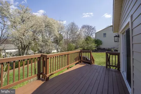 Exterior - 9 Sunrise Ct, Potomac, MD 20854 photo 4 of 6