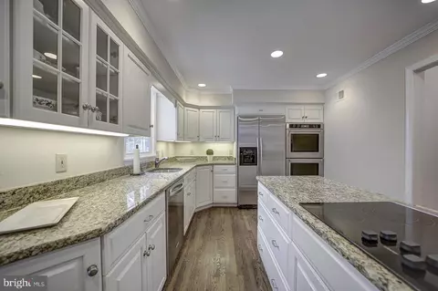 Kitchen - 9 Sunrise Ct, Potomac, MD 20854 photo 4 of 4