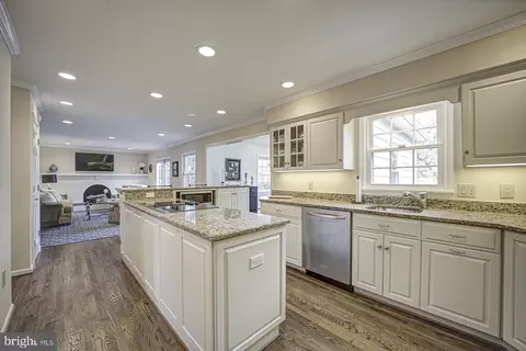 Kitchen - 9 Sunrise Ct, Potomac, MD 20854 photo 2 of 4