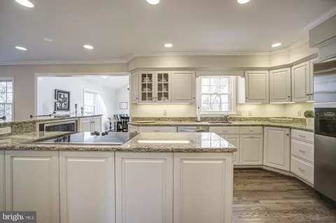Kitchen - 9 Sunrise Ct, Potomac, MD 20854 photo 3 of 4