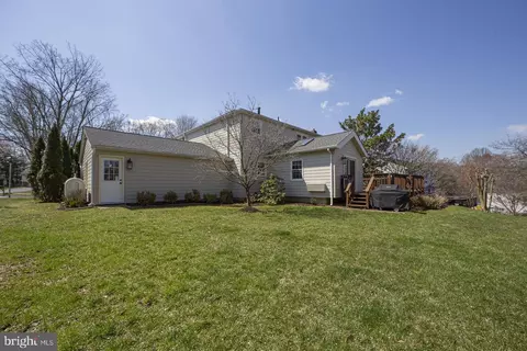 Exterior - 9 Sunrise Ct, Potomac, MD 20854 photo 6 of 6