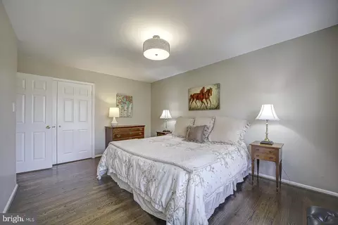 Bedroom - 9 Sunrise Ct, Potomac, MD 20854 photo 5 of 6