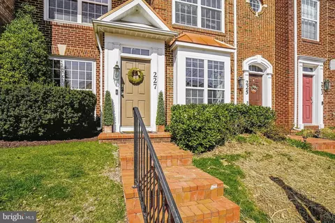 227 Jay Dr #97, Rockville, MD 20850