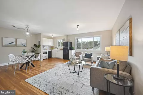 Living - 9736 Glen Ave #203-97, Silver Spring, MD 20910 photo 1 of 2