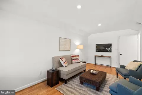 Living - 505 Ellsworth Dr, Silver Spring, MD 20910 photo 5 of 10