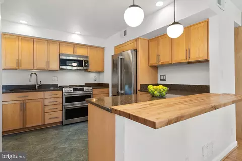 Kitchen - 505 Ellsworth Dr, Silver Spring, MD 20910 photo 2 of 6