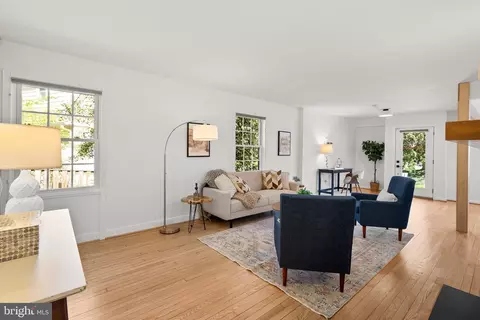 Living - 505 Ellsworth Dr, Silver Spring, MD 20910 photo 3 of 10