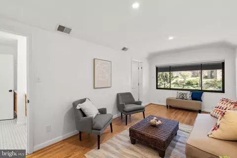 Living - 505 Ellsworth Dr, Silver Spring, MD 20910 photo 4 of 10