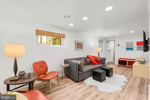 Living - 505 Ellsworth Dr, Silver Spring, MD 20910 photo 8 of 10