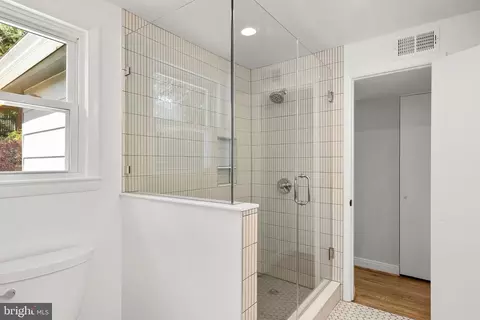 Bath - 505 Ellsworth Dr, Silver Spring, MD 20910 photo 4 of 7