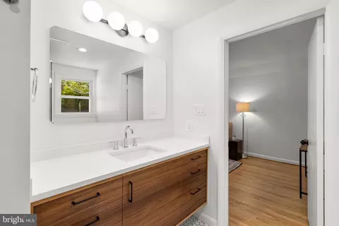 Bath - 505 Ellsworth Dr, Silver Spring, MD 20910 photo 2 of 7