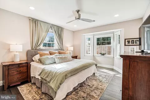 Bedroom - 10206 Sutherland Rd, Silver Spring, MD 20901 photo 1 of 10