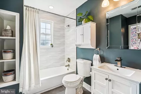 Bath - 10206 Sutherland Rd, Silver Spring, MD 20901 photo 1 of 3