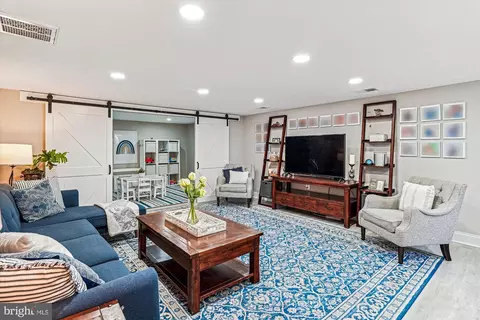 Living - 10206 Sutherland Rd, Silver Spring, MD 20901 photo 5 of 6
