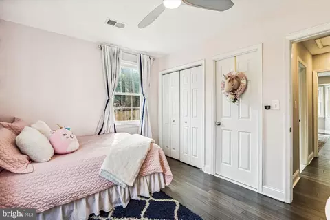 Bedroom - 10206 Sutherland Rd, Silver Spring, MD 20901 photo 5 of 10