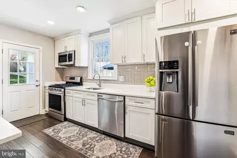 Kitchen - 10206 Sutherland Rd, Silver Spring, MD 20901 photo 4 of 6