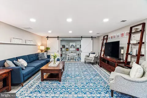 Living - 10206 Sutherland Rd, Silver Spring, MD 20901 photo 3 of 6