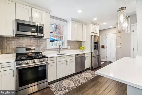 Kitchen - 10206 Sutherland Rd, Silver Spring, MD 20901 photo 6 of 6