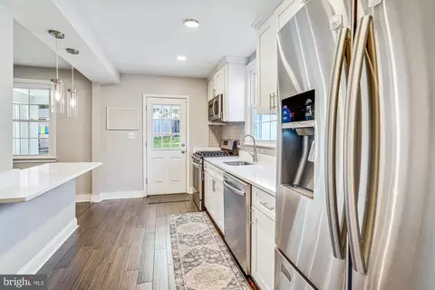 Kitchen - 10206 Sutherland Rd, Silver Spring, MD 20901 photo 5 of 6
