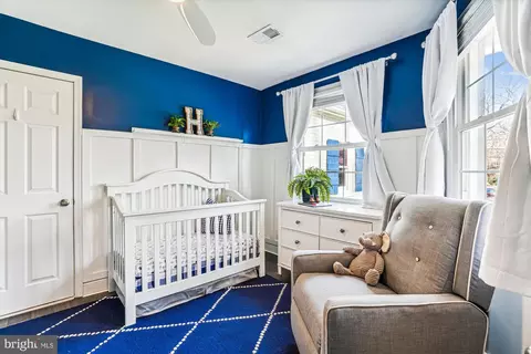 Bedroom - 10206 Sutherland Rd, Silver Spring, MD 20901 photo 6 of 10
