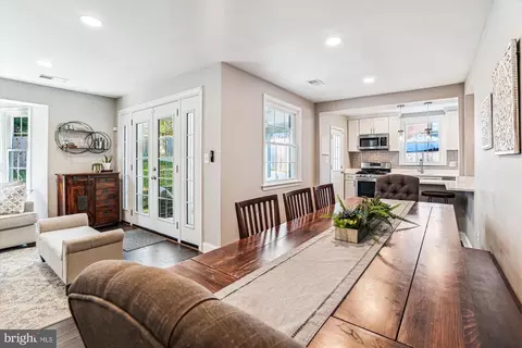 Kitchen - 10206 Sutherland Rd, Silver Spring, MD 20901 photo 2 of 6