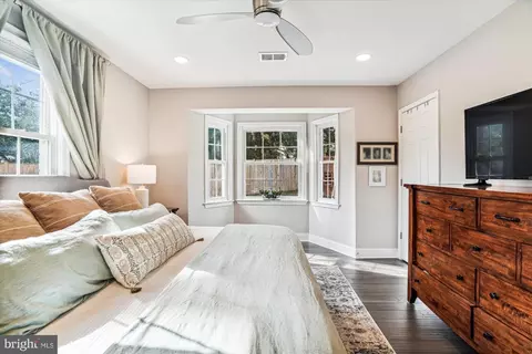 Bedroom - 10206 Sutherland Rd, Silver Spring, MD 20901 photo 3 of 10