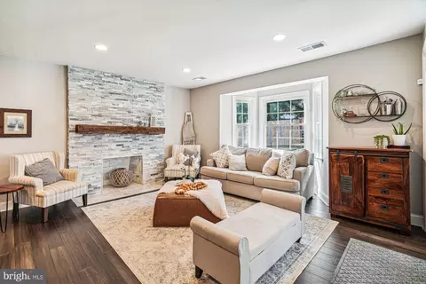 Living - 10206 Sutherland Rd, Silver Spring, MD 20901 photo 1 of 6