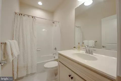Bath - 13720 Soaring Wing Ln, Silver Spring, MD 20906 photo 2 of 4