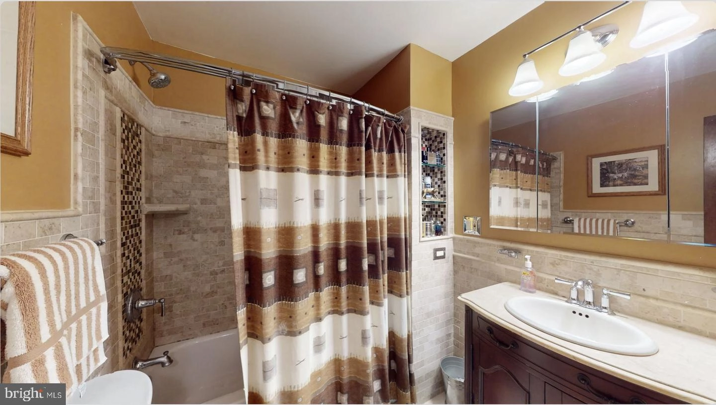 Bath - 736 Quaint Acres Dr, Silver Spring, MD 20904 photo 4 of 5