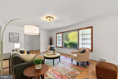 Living - 9315 Harvey Rd, Silver Spring, MD 20910 photo 2 of 4