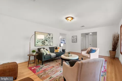 Dining - 9315 Harvey Rd, Silver Spring, MD 20910 photo 2 of 4