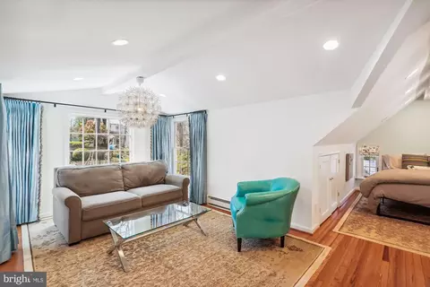 Living - 9315 Crosby Rd, Silver Spring, MD 20910 photo 10 of 13