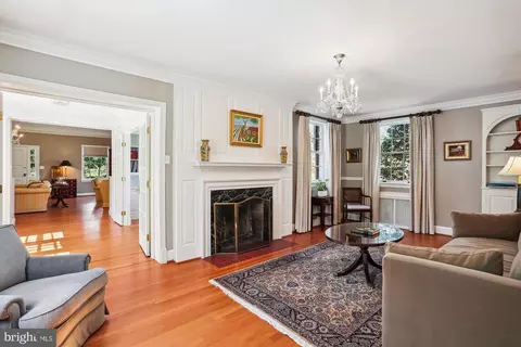 Living - 9315 Crosby Rd, Silver Spring, MD 20910 photo 3 of 13