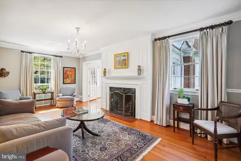 Living - 9315 Crosby Rd, Silver Spring, MD 20910 photo 2 of 13