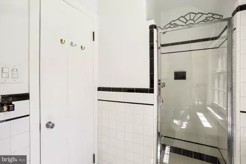 Bath - 9315 Crosby Rd, Silver Spring, MD 20910 photo 3 of 8