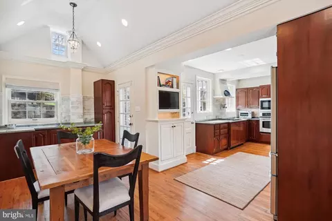 Dining - 9315 Crosby Rd, Silver Spring, MD 20910 photo 3 of 5