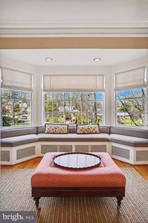 Living - 9315 Crosby Rd, Silver Spring, MD 20910 photo 8 of 13