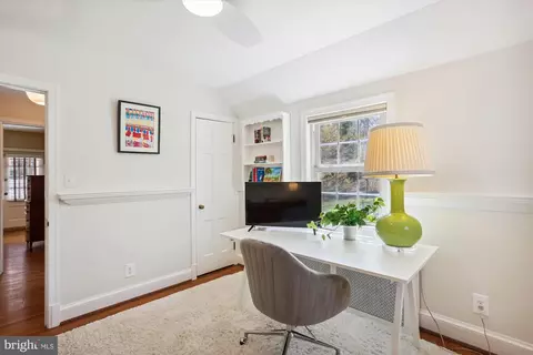 Living - 9315 Crosby Rd, Silver Spring, MD 20910 photo 9 of 13