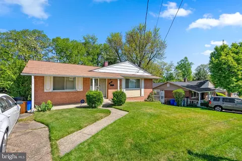 524 E Indian Spring Dr, Silver Spring, MD 20901 photo 2