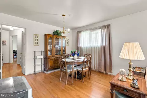524 E Indian Spring Dr, Silver Spring, MD 20901 photo 5
