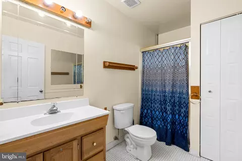 Bath - 3910 Tynewick Dr #11, Silver Spring, MD 20906 photo 2 of 4