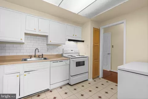 Kitchen - 3910 Tynewick Dr #11, Silver Spring, MD 20906 photo 1 of 4