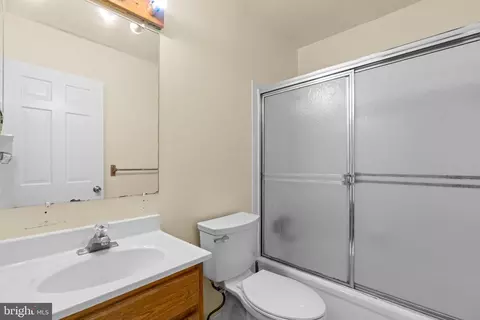 Bath - 3910 Tynewick Dr #11, Silver Spring, MD 20906 photo 3 of 4