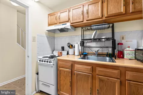 Kitchen - 3910 Tynewick Dr #11, Silver Spring, MD 20906 photo 4 of 4