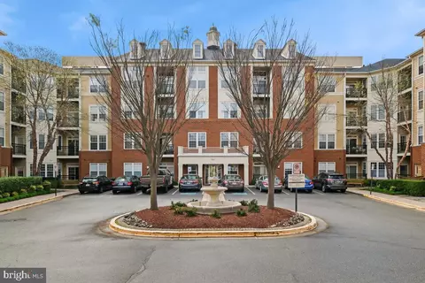 701 Fallsgrove Dr #205, Rockville, MD 20850