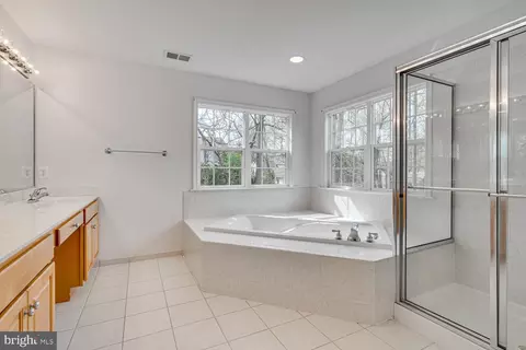 Bath - 13226 Ewood Ln, Silver Spring, MD 20906 photo 2 of 7