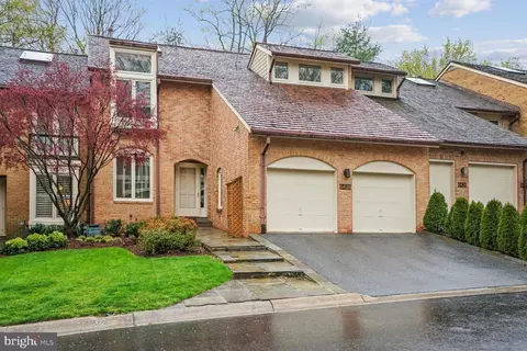 6426 Goldleaf Dr, Bethesda, MD 20817