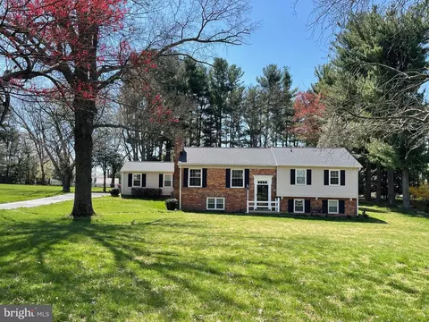 12916 Scarlet Oak Dr, Gaithersburg, MD 20878